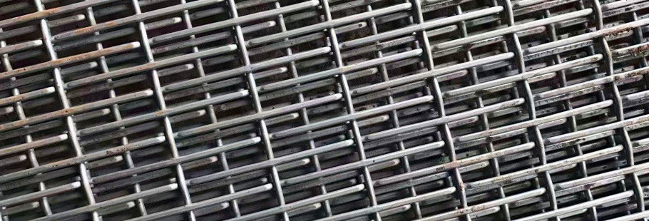 養(yǎng)殖用長方孔編織鐵絲篩網(wǎng)